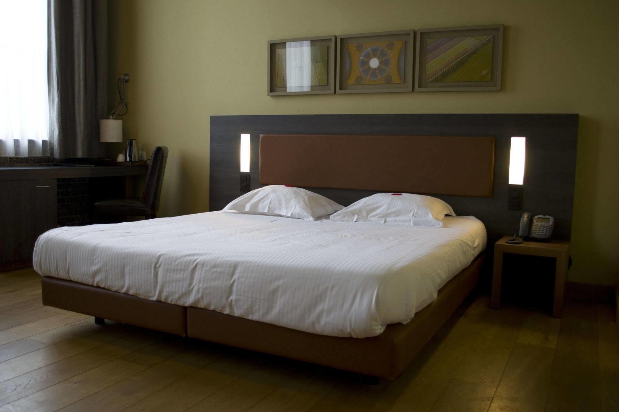 Het Godshuis Hotel ซินต์-เลาไรนส์ ภายนอก รูปภาพ